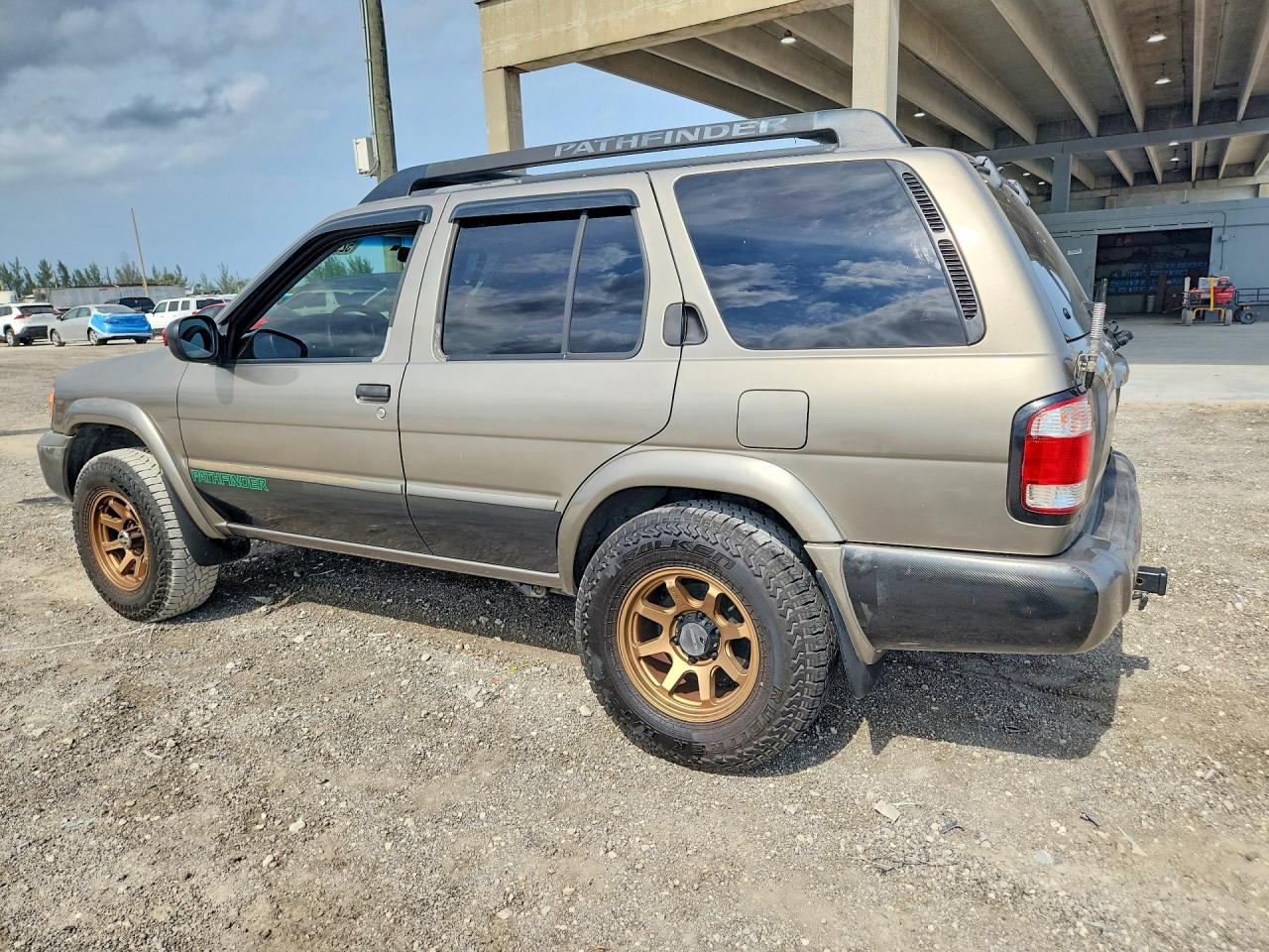Nissan Pathfinder Se