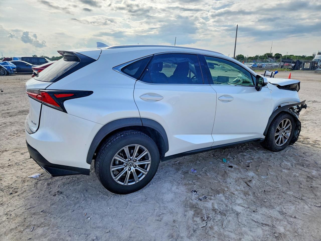 Lexus NX Base