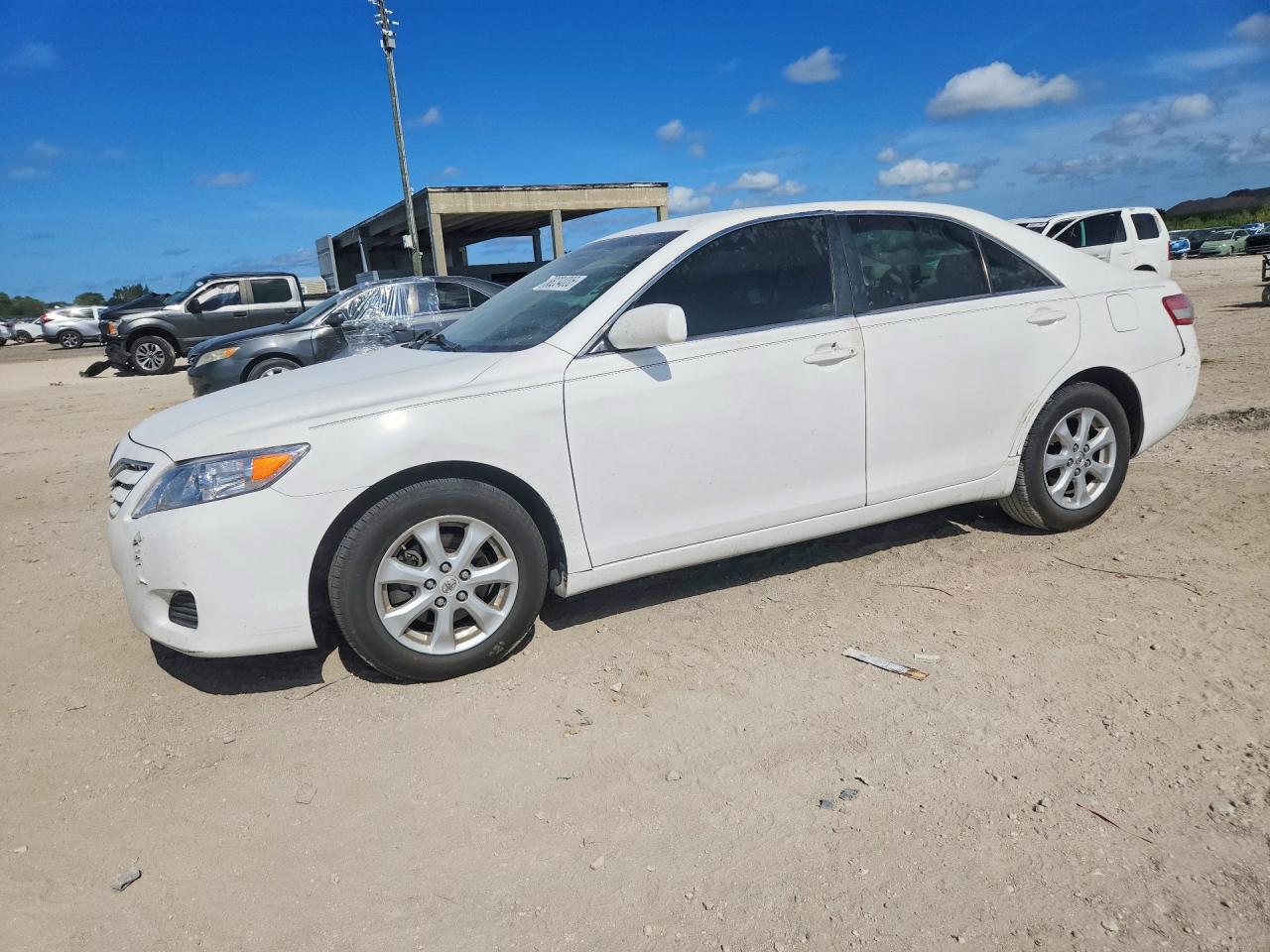Salvage Toyota Camry Image