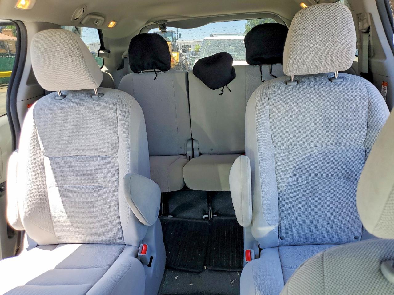 Toyota Sienna L