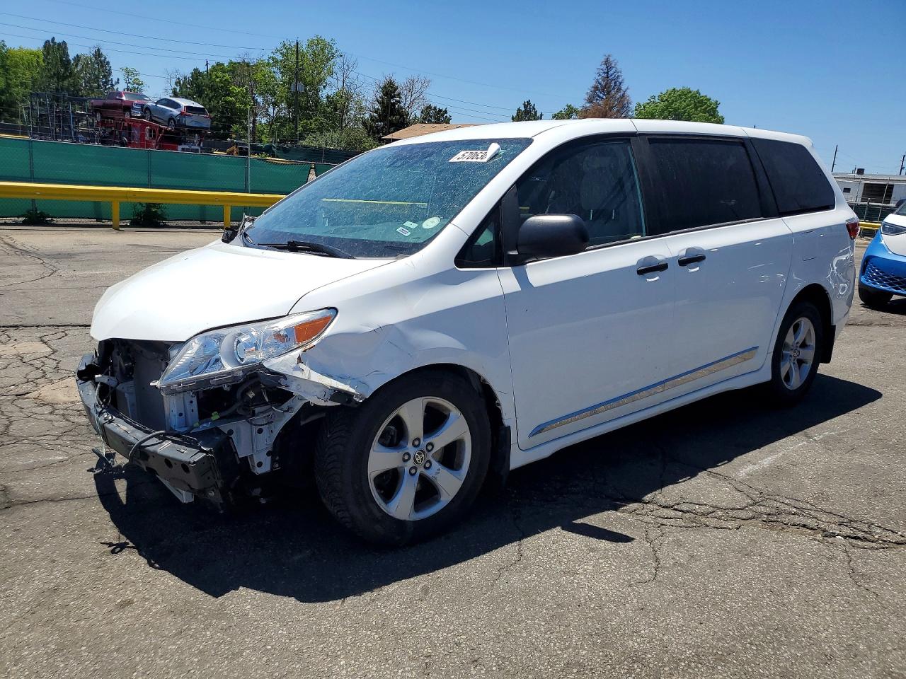 Salvage Toyota Sienna Image
