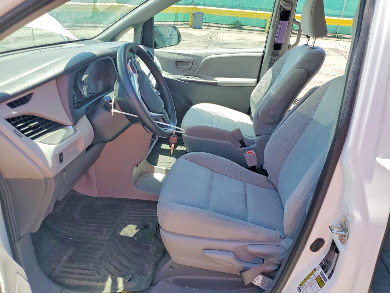 Toyota Sienna L