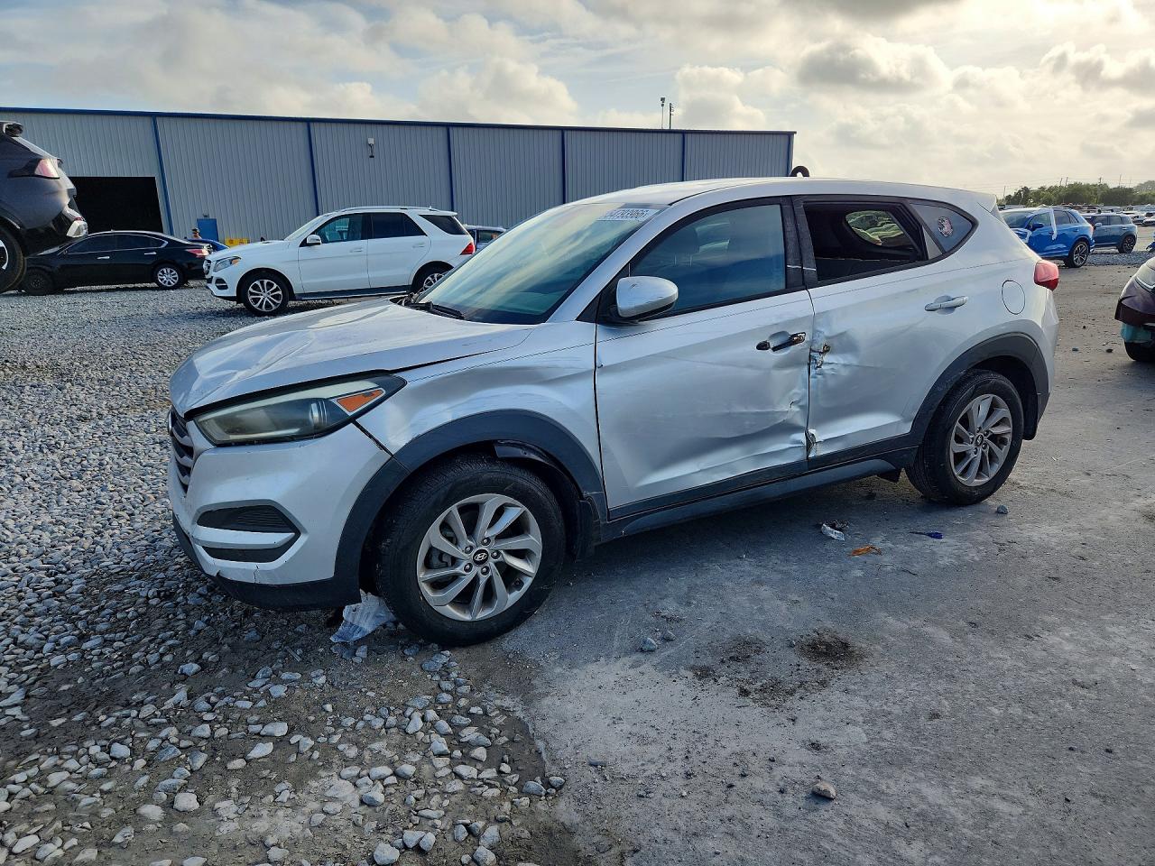 Salvage Hyundai TUCSON Image