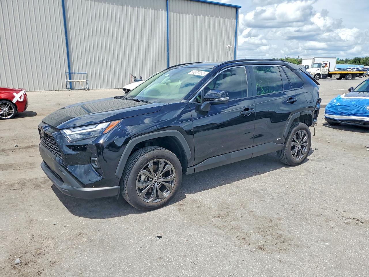 Salvage Toyota RAV4 Image