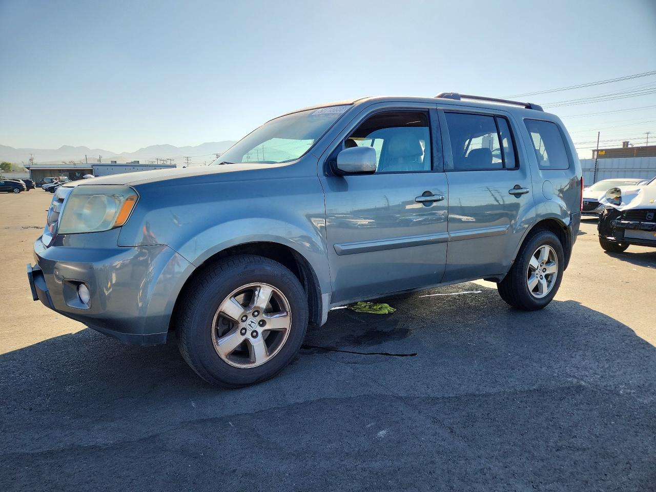 Salvage Honda Pilot Image