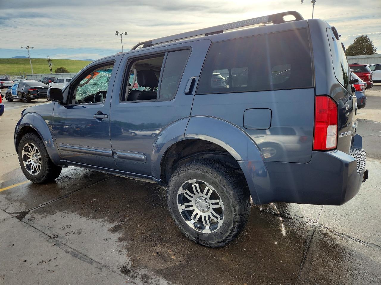Nissan Pathfinder Xe