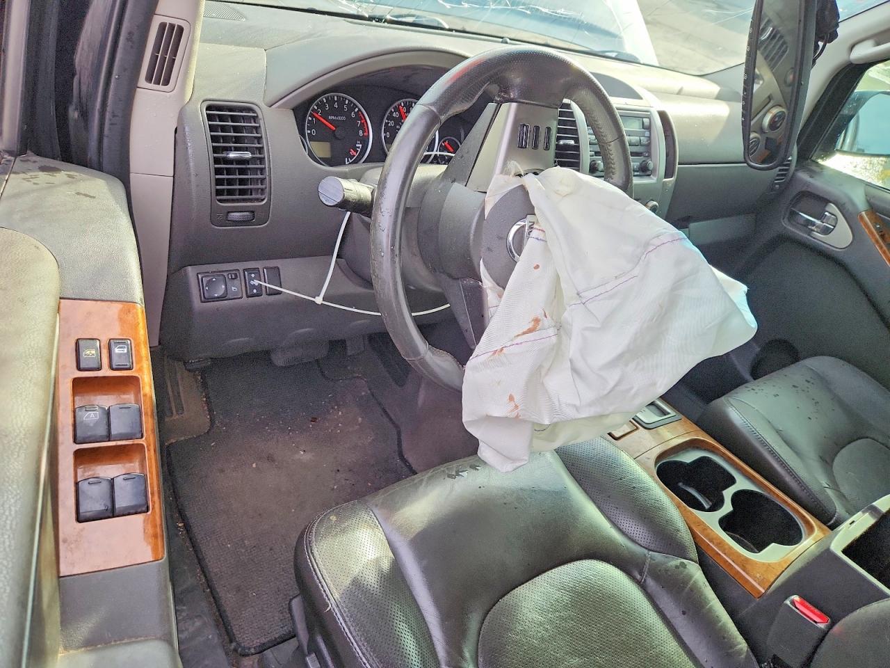 Nissan Pathfinder Xe