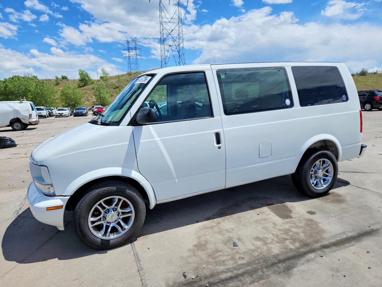Salvage GMC Safari Image