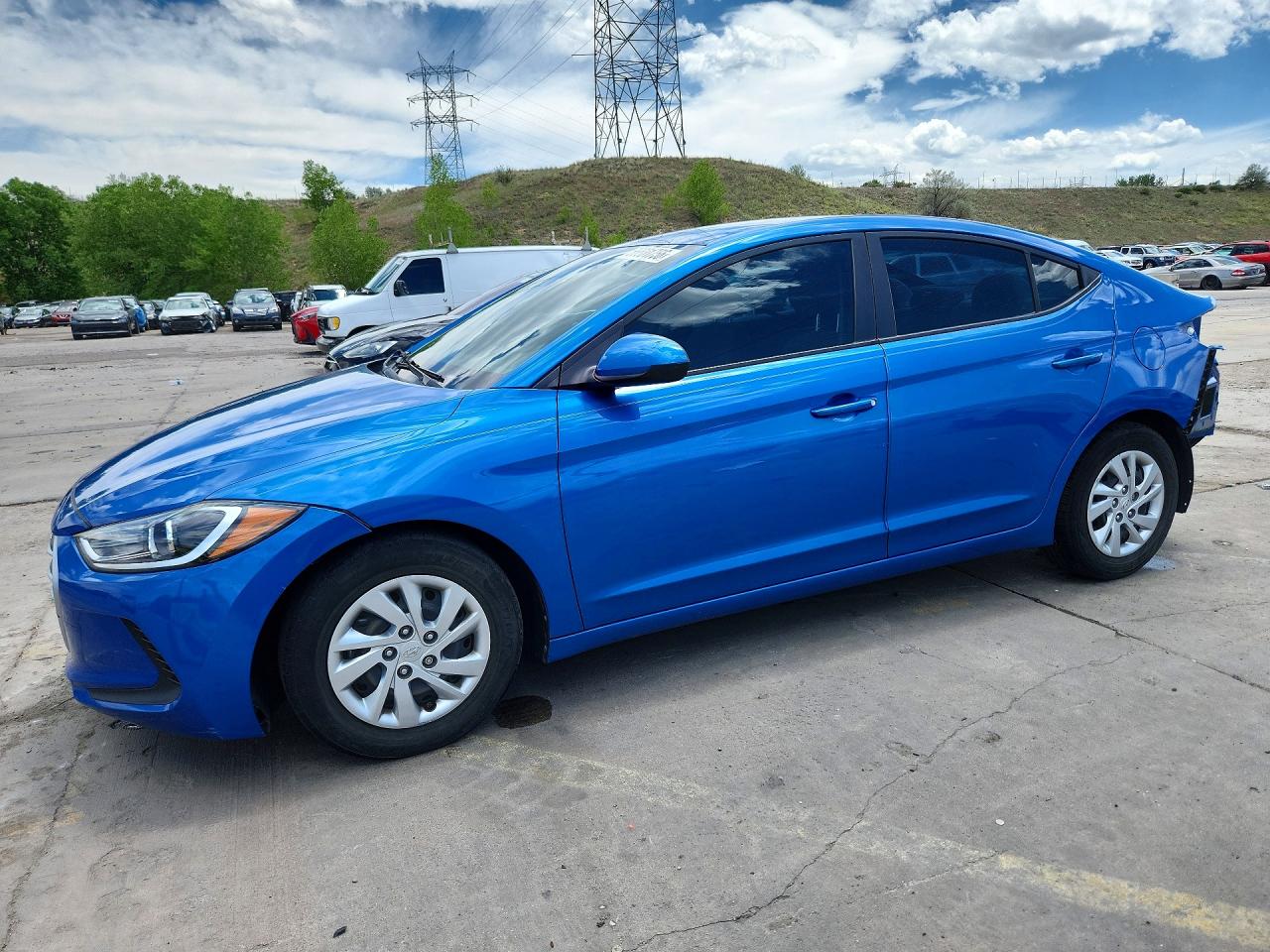 Salvage Hyundai ELANTRA Image