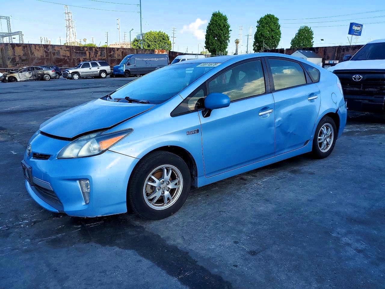 Salvage Toyota Prius Image