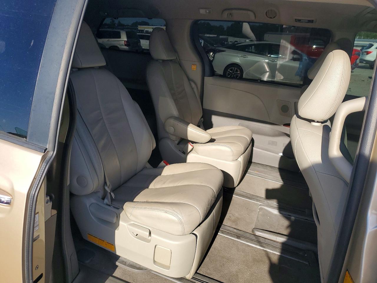 Toyota Sienna Xle 7-passenger