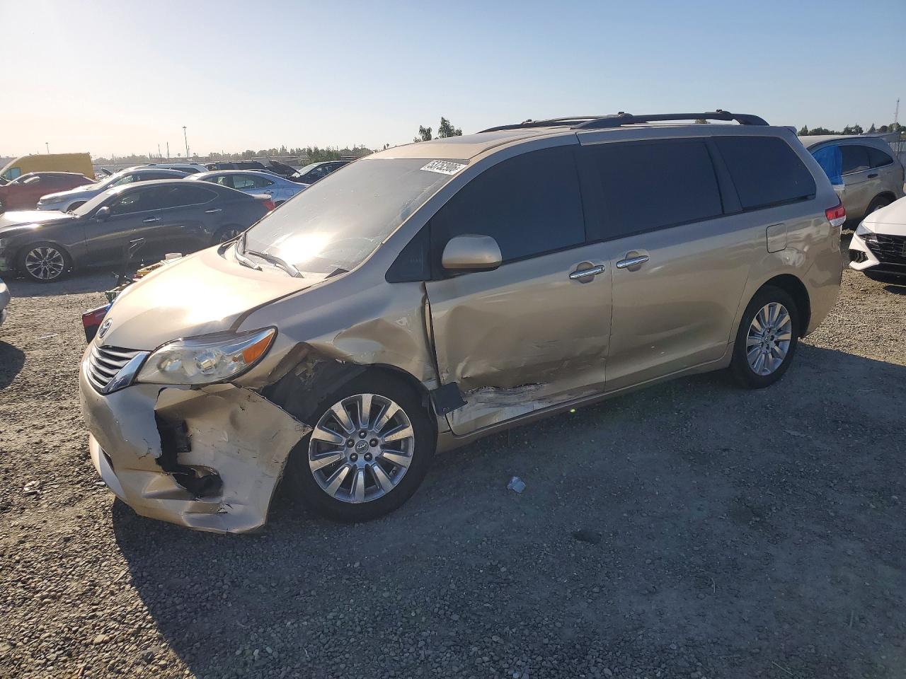 Salvage Toyota Sienna Image
