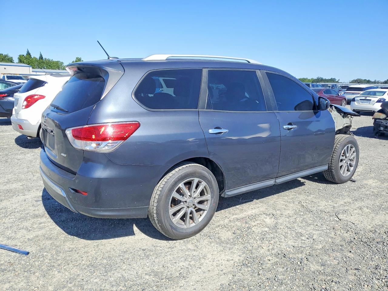 Nissan Pathfinder S