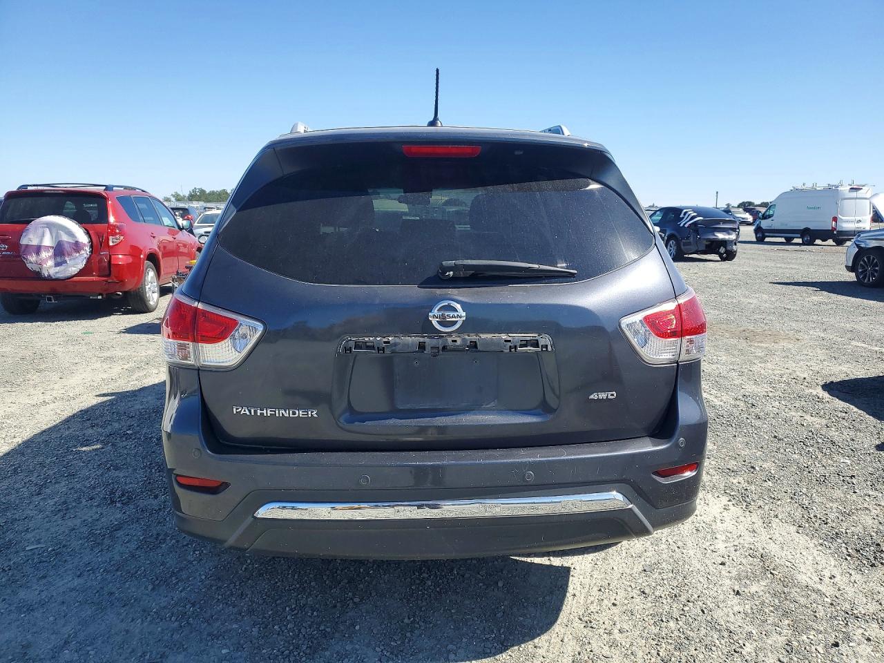 Nissan Pathfinder S