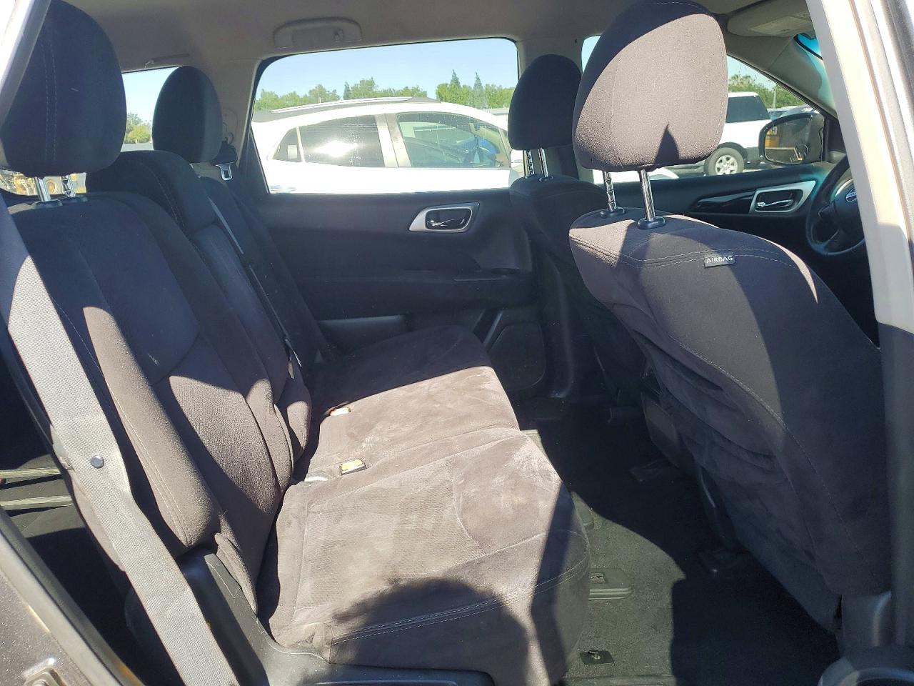 Nissan Pathfinder S
