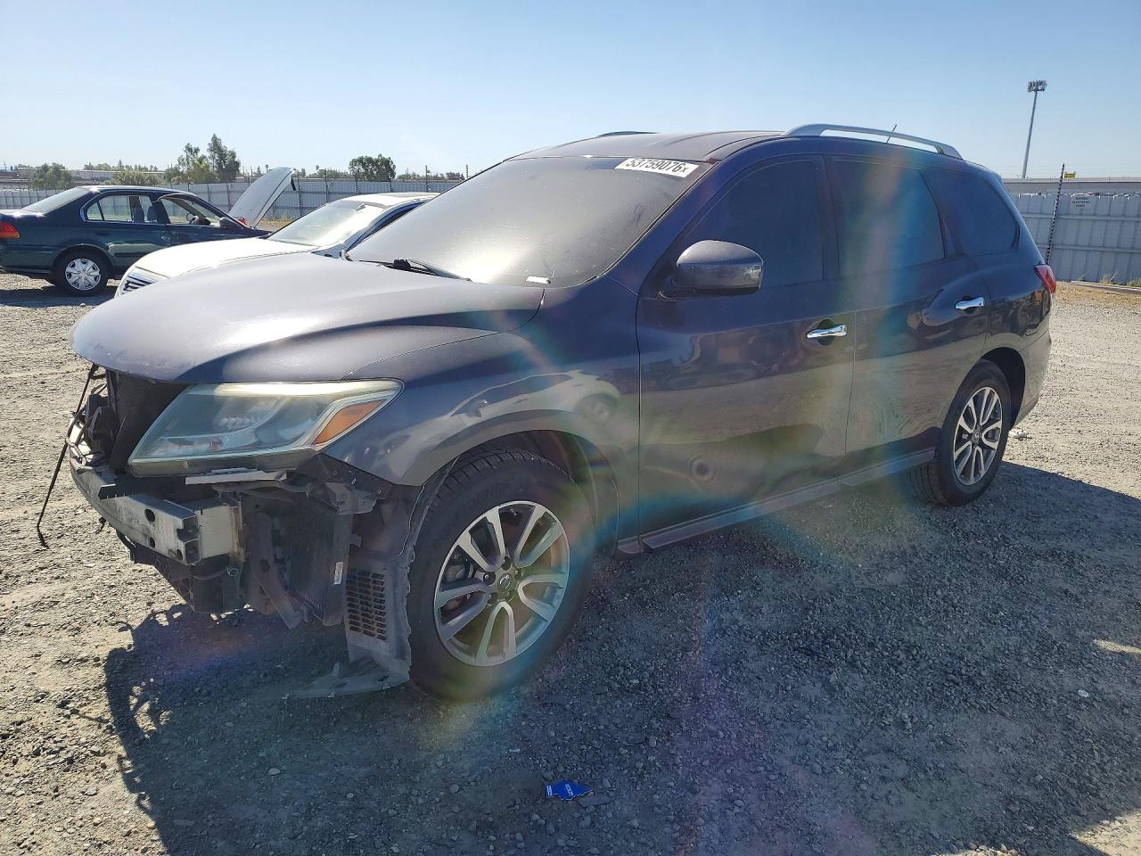 Salvage Nissan Pathfinder Image