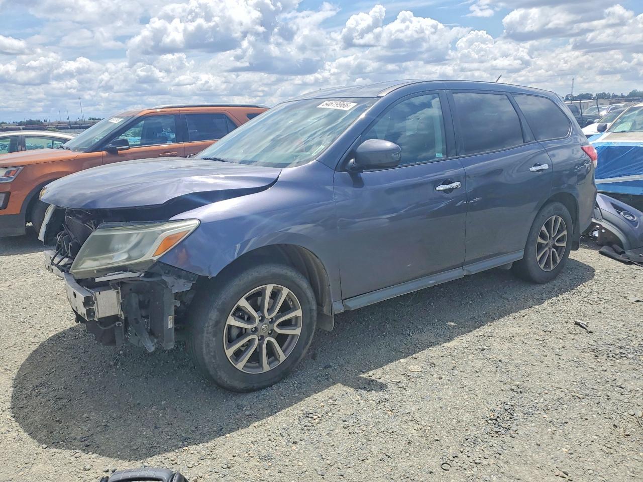 Salvage Nissan Pathfinder Image