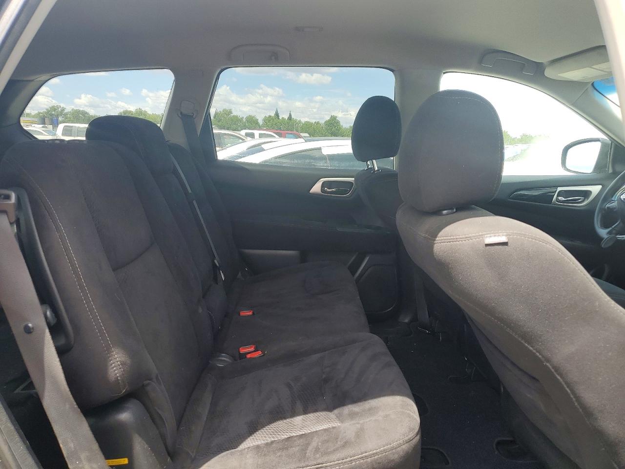 Nissan Pathfinder S
