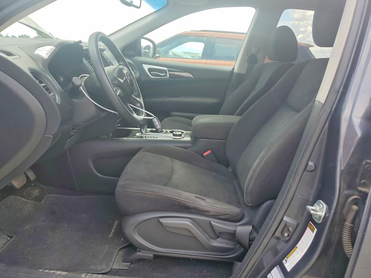 Nissan Pathfinder S