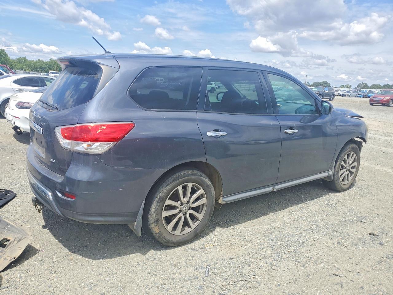 Nissan Pathfinder S