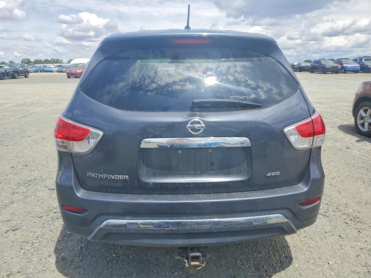 Nissan Pathfinder S
