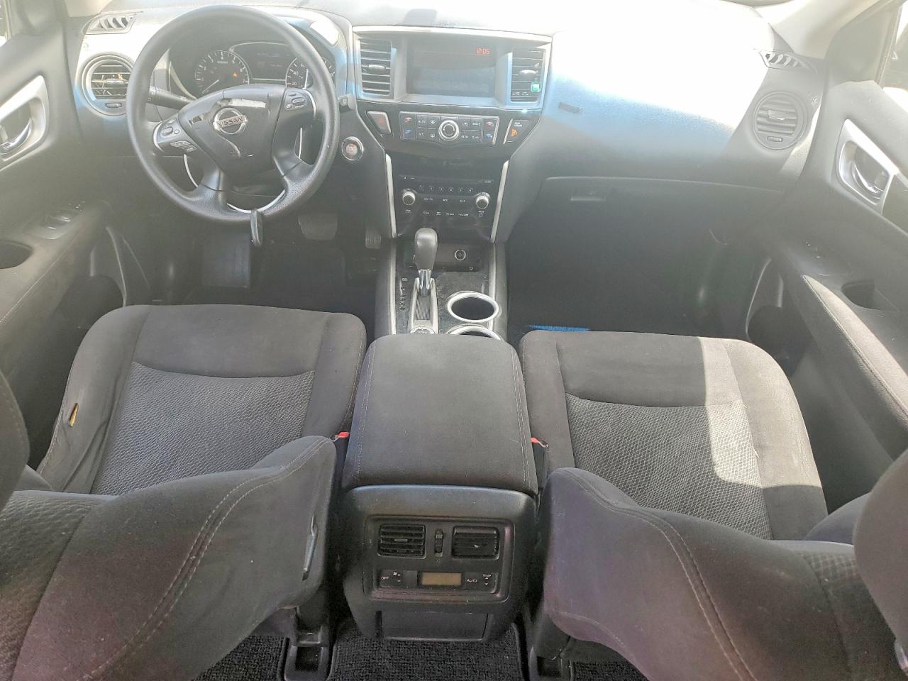 Nissan Pathfinder S