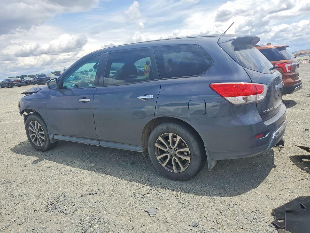 Nissan Pathfinder S