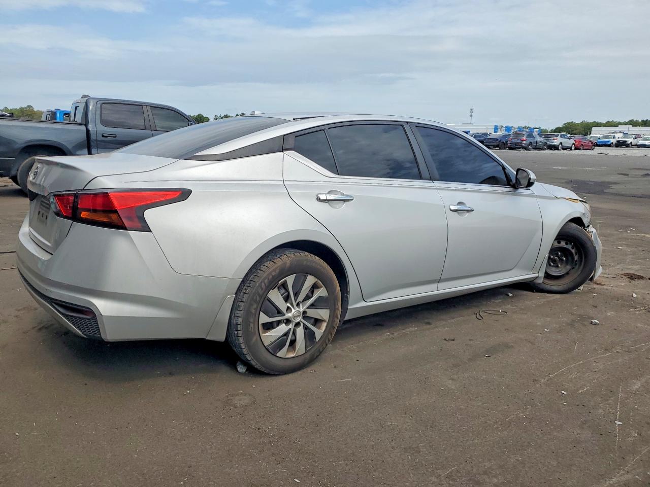 Nissan Altima S