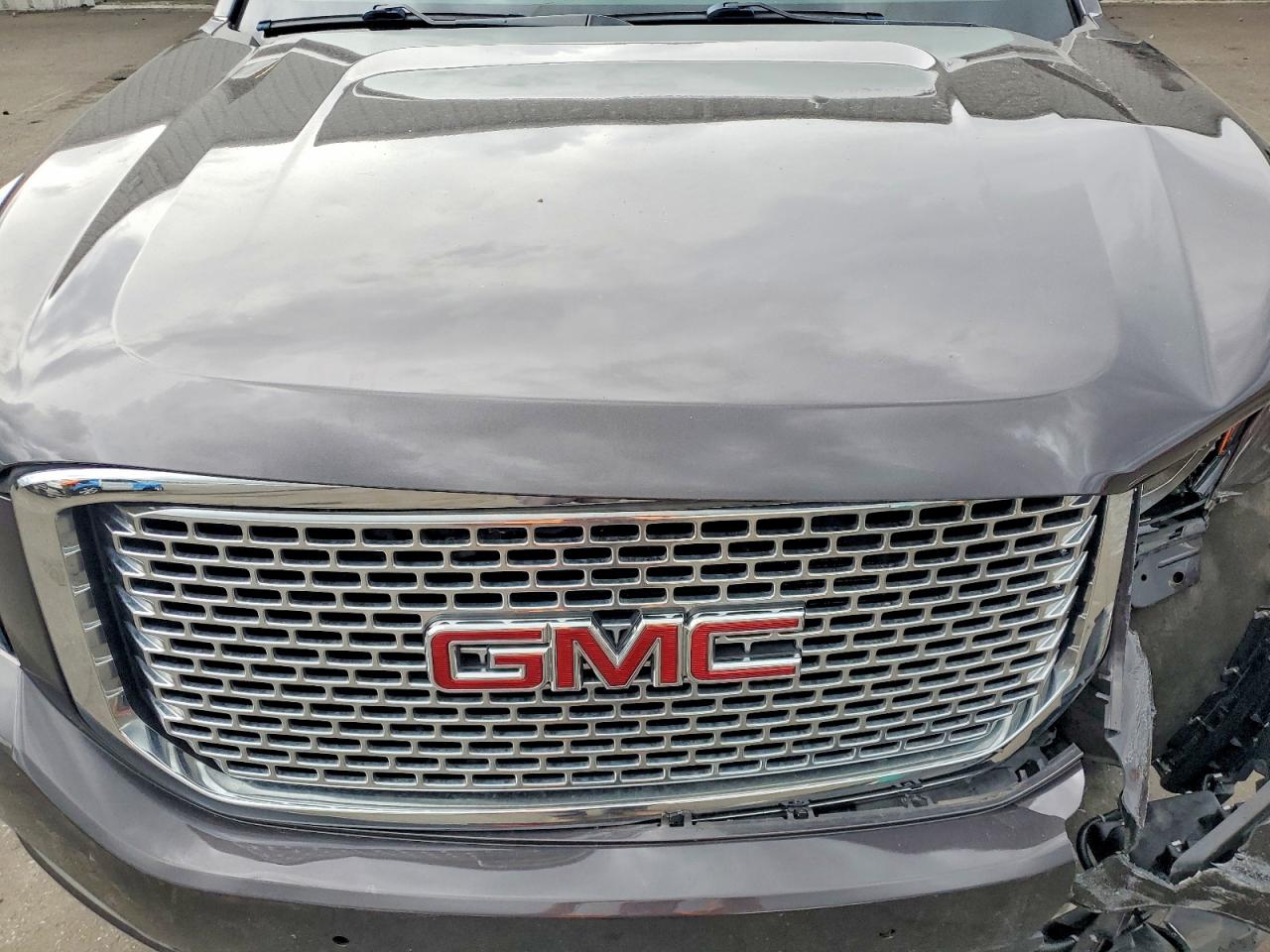 GMC Yukon Denali