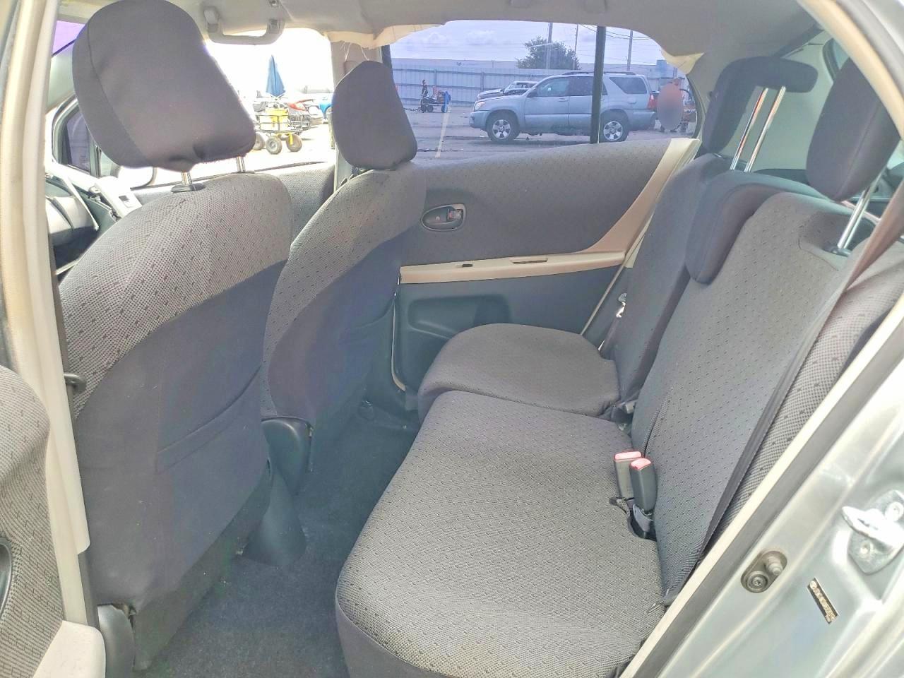 Toyota Yaris Base