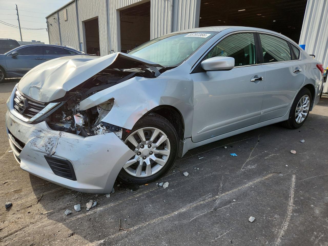 Salvage Nissan Altima Image