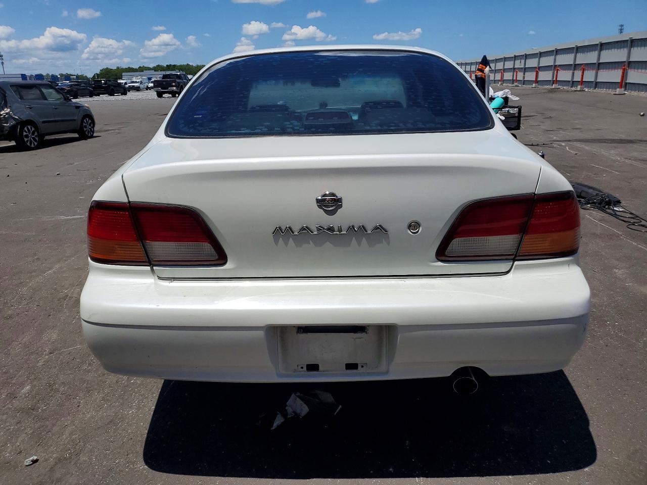 Nissan Maxima Gxe