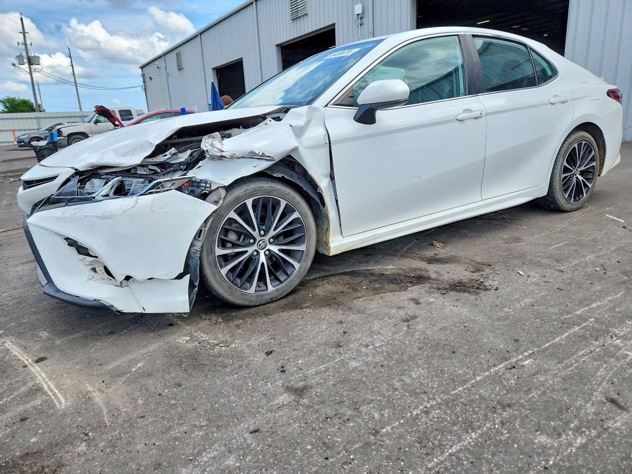 Salvage Toyota Camry Image