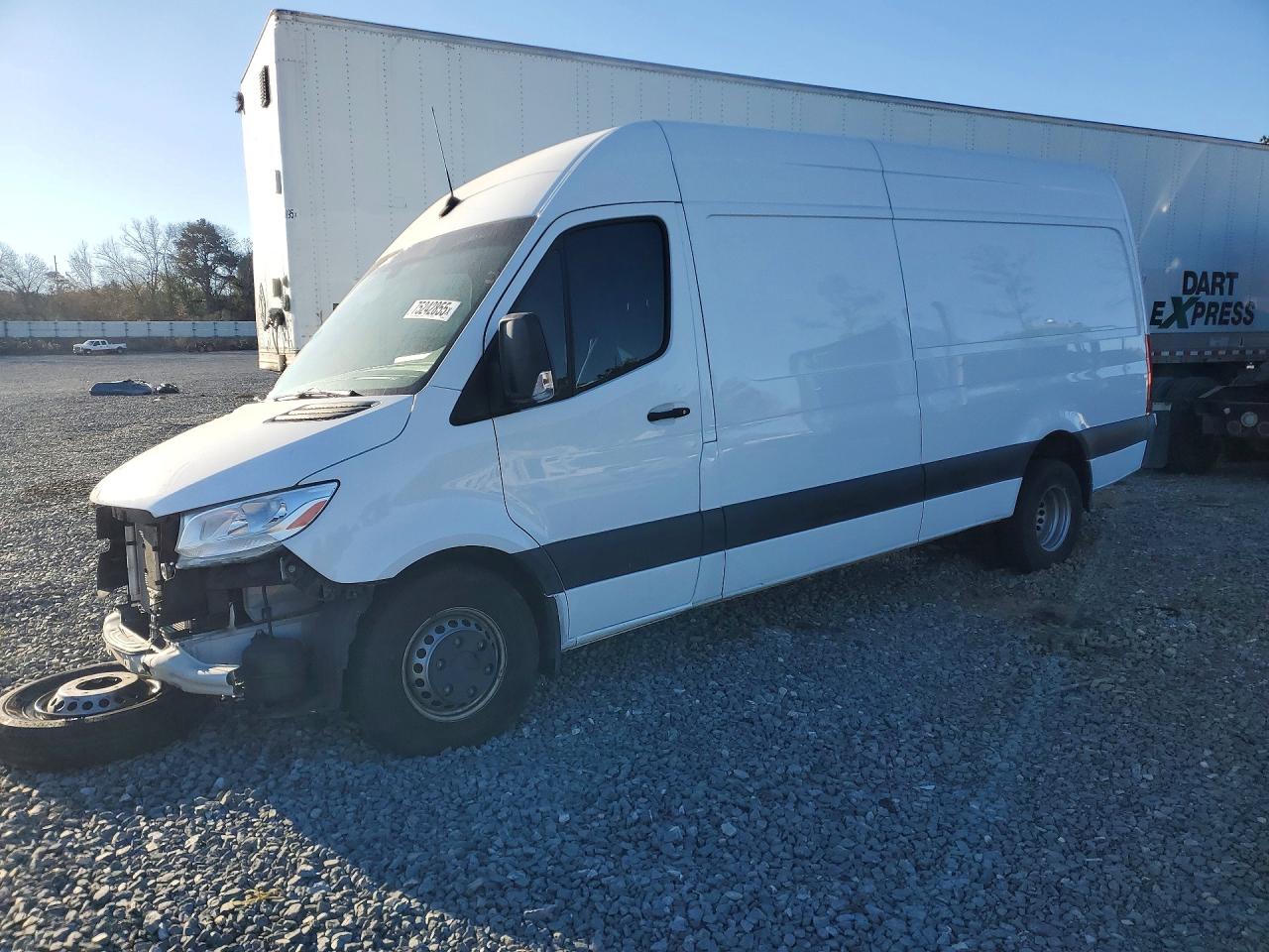 Salvage Mercedes-Benz Sprinter Image