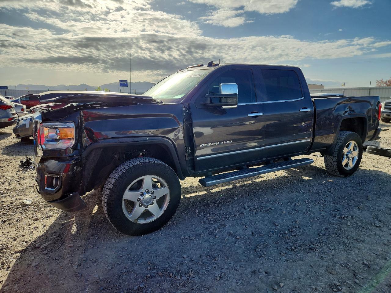 Salvage GMC Sierra Image