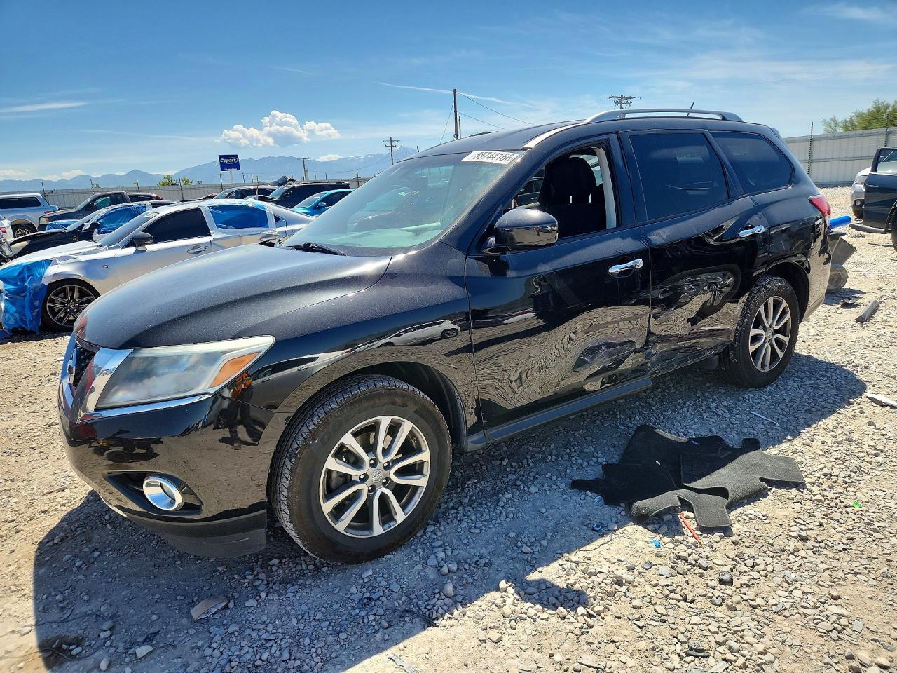 Salvage Nissan Pathfinder Image