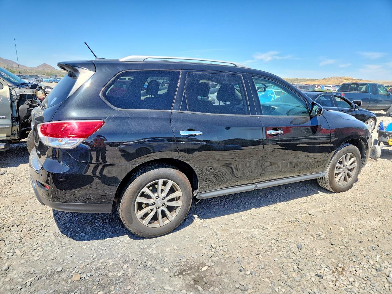 Nissan Pathfinder Sv