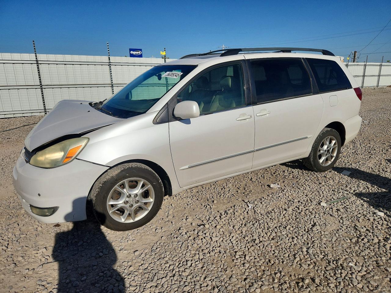 Salvage Toyota Sienna Image