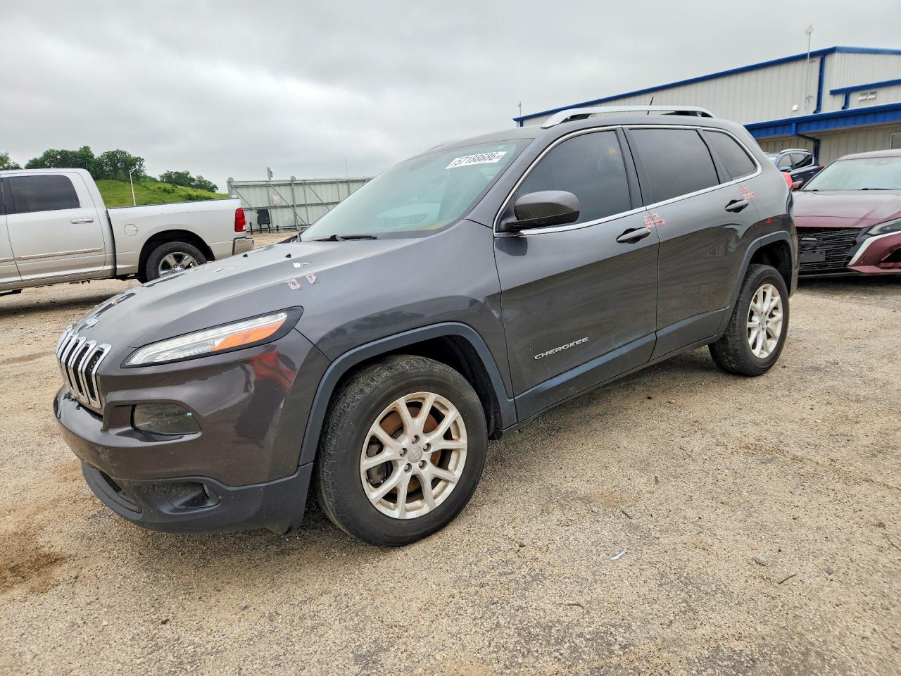 Salvage Jeep Cherokee Image