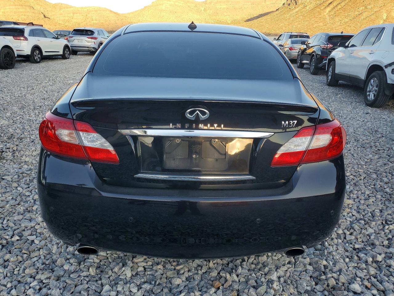 INFINITI M37 Base