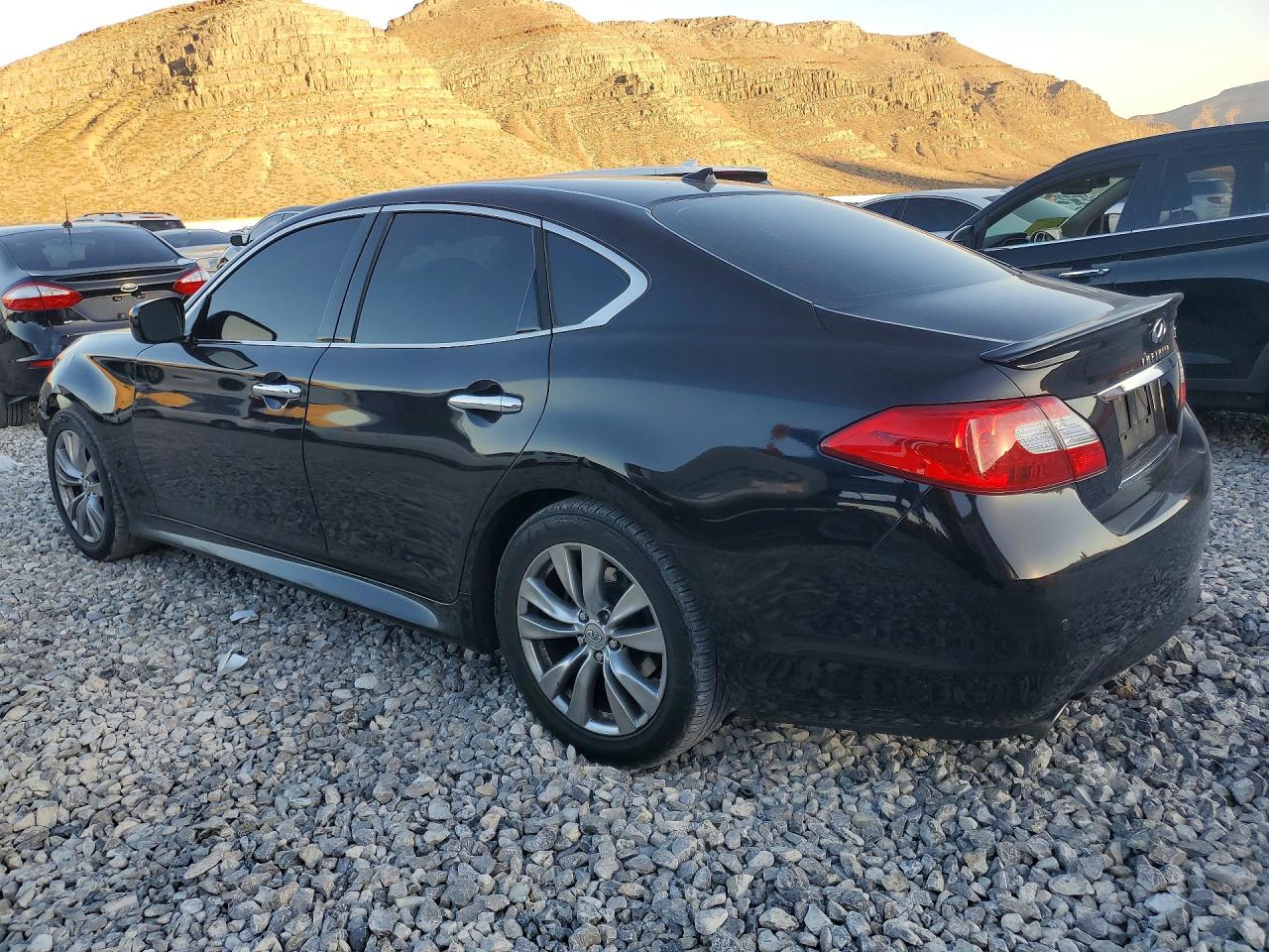 INFINITI M37 Base