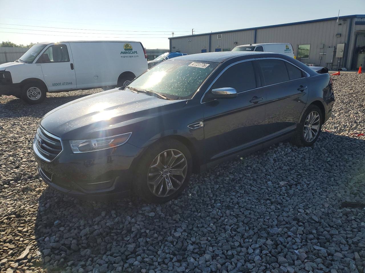 Salvage Ford Taurus Image