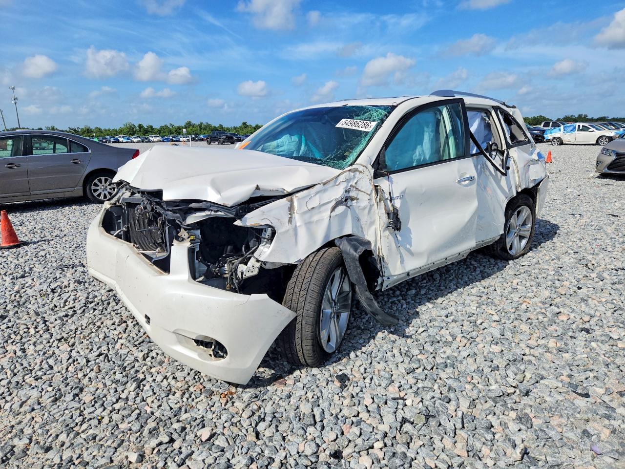 Salvage Toyota Highlander Image