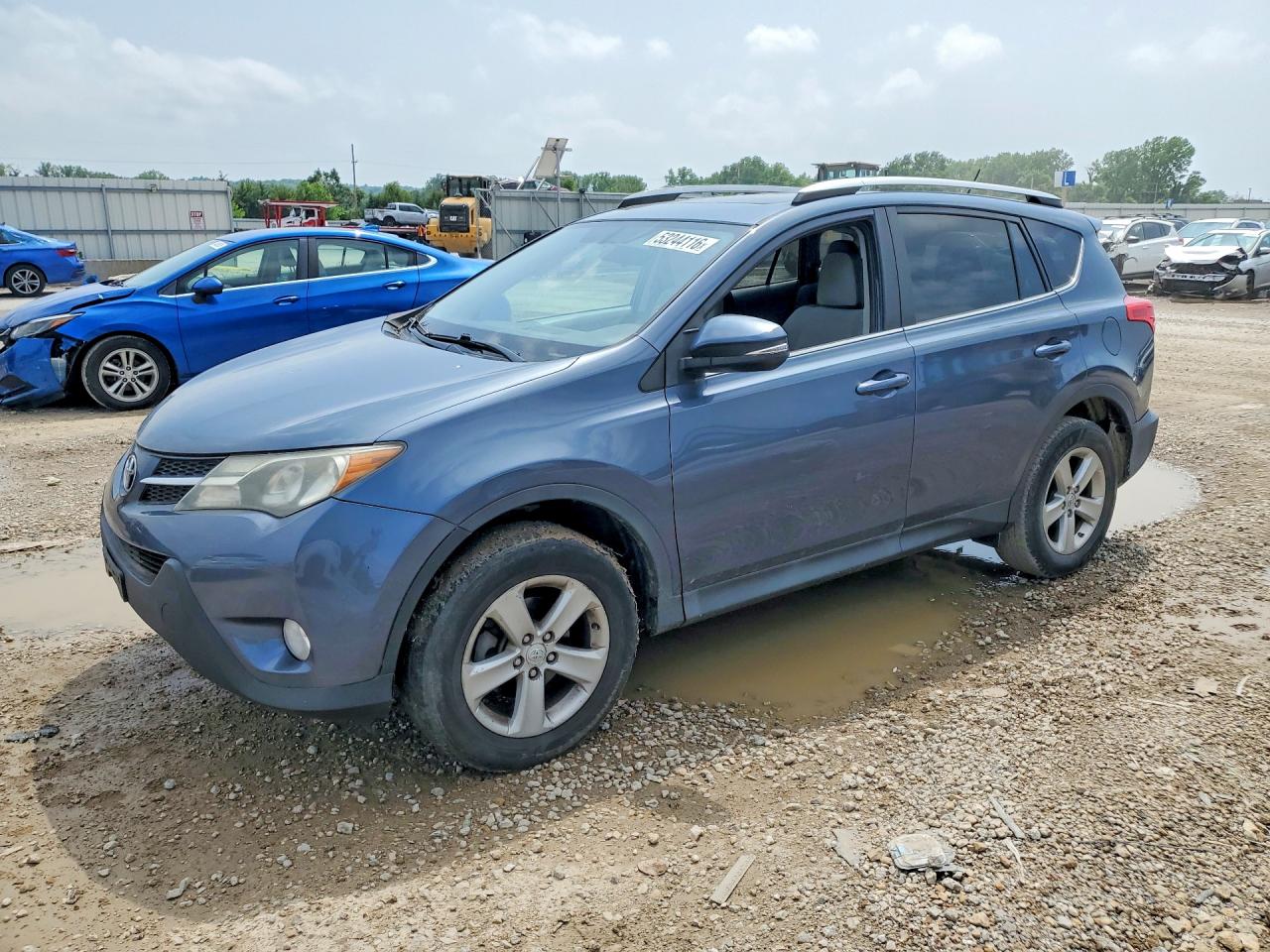 Salvage Toyota RAV4 Image