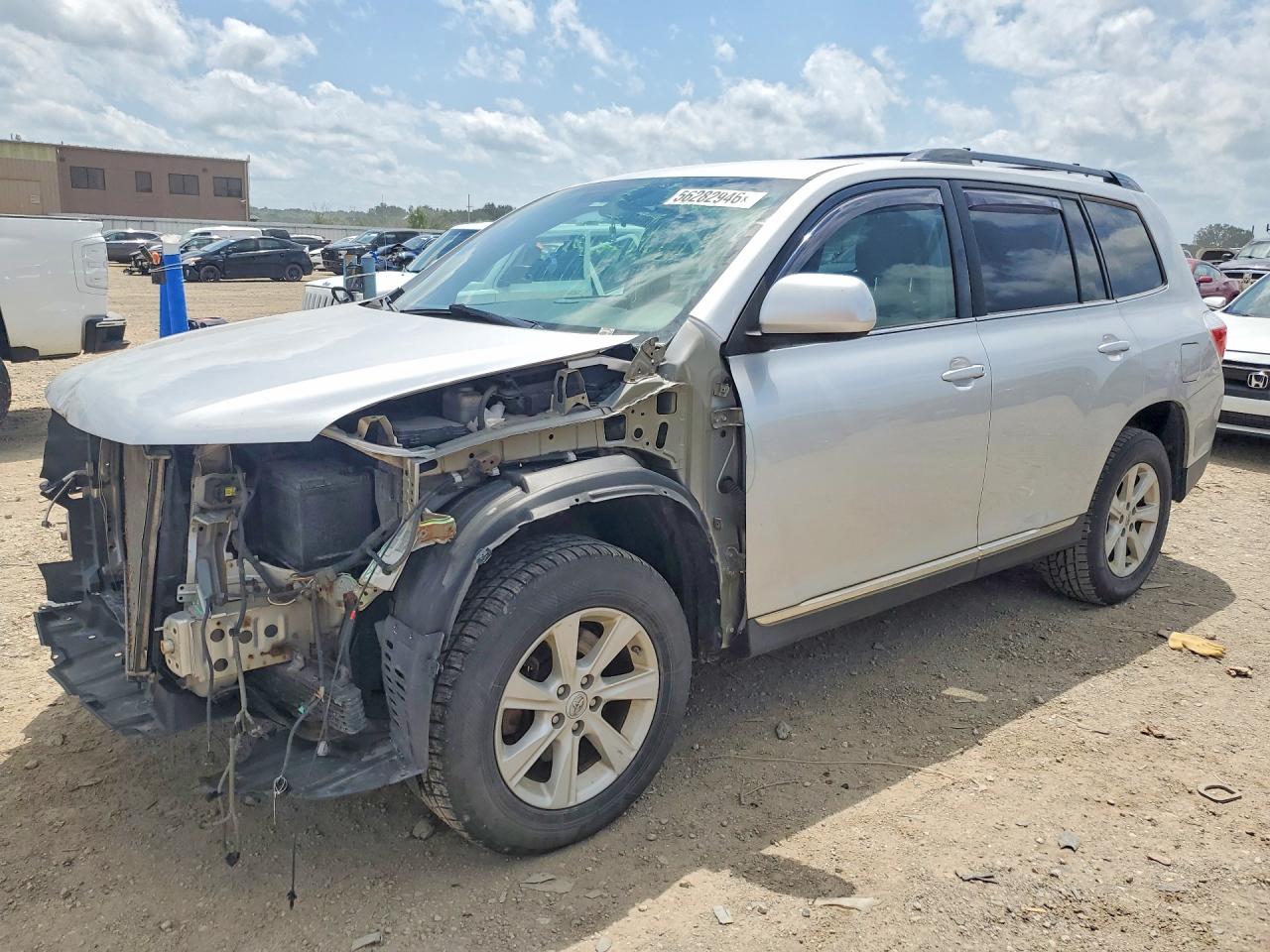 Salvage Toyota Highlander Image