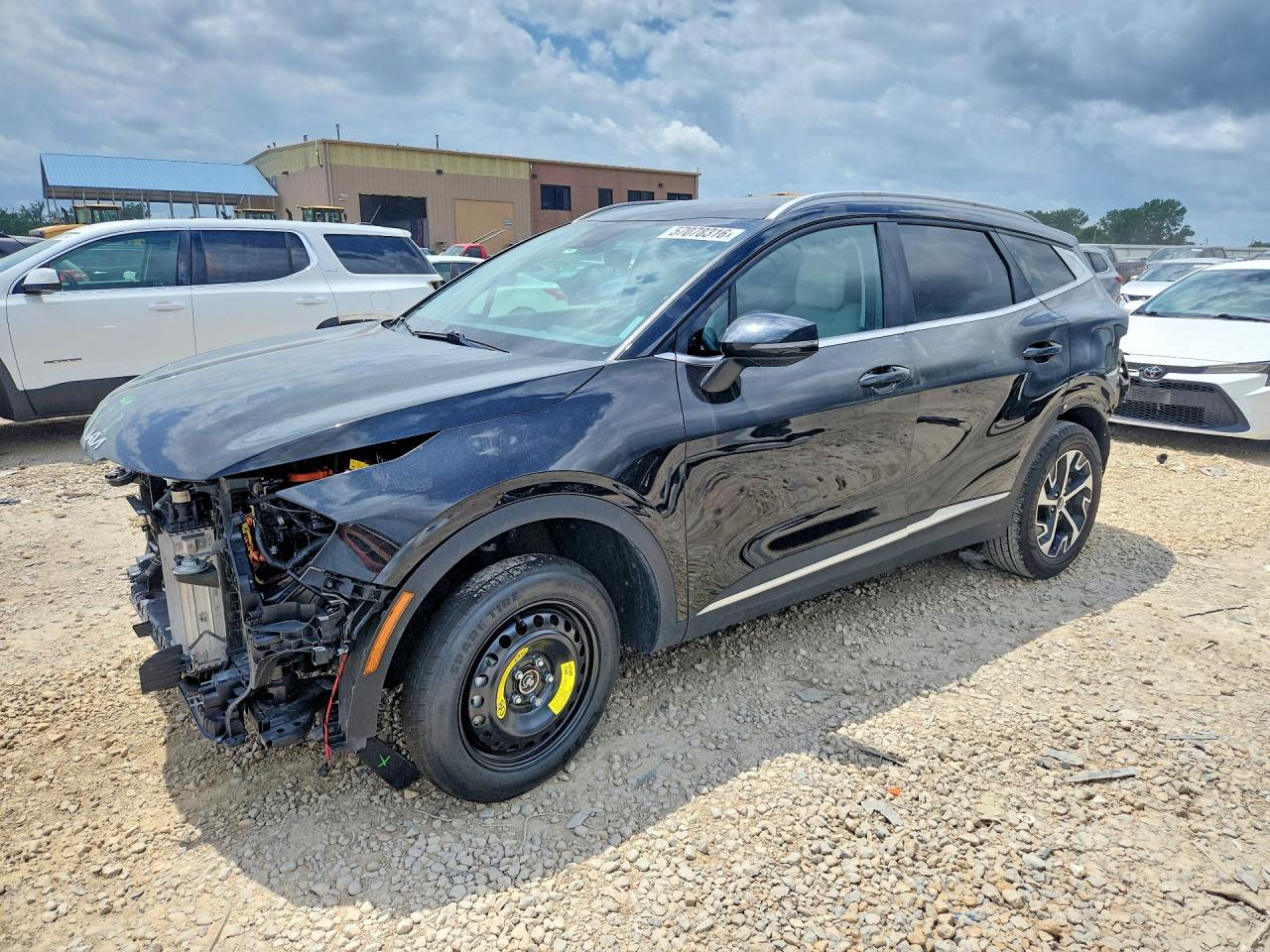 Salvage Kia Sportage Image
