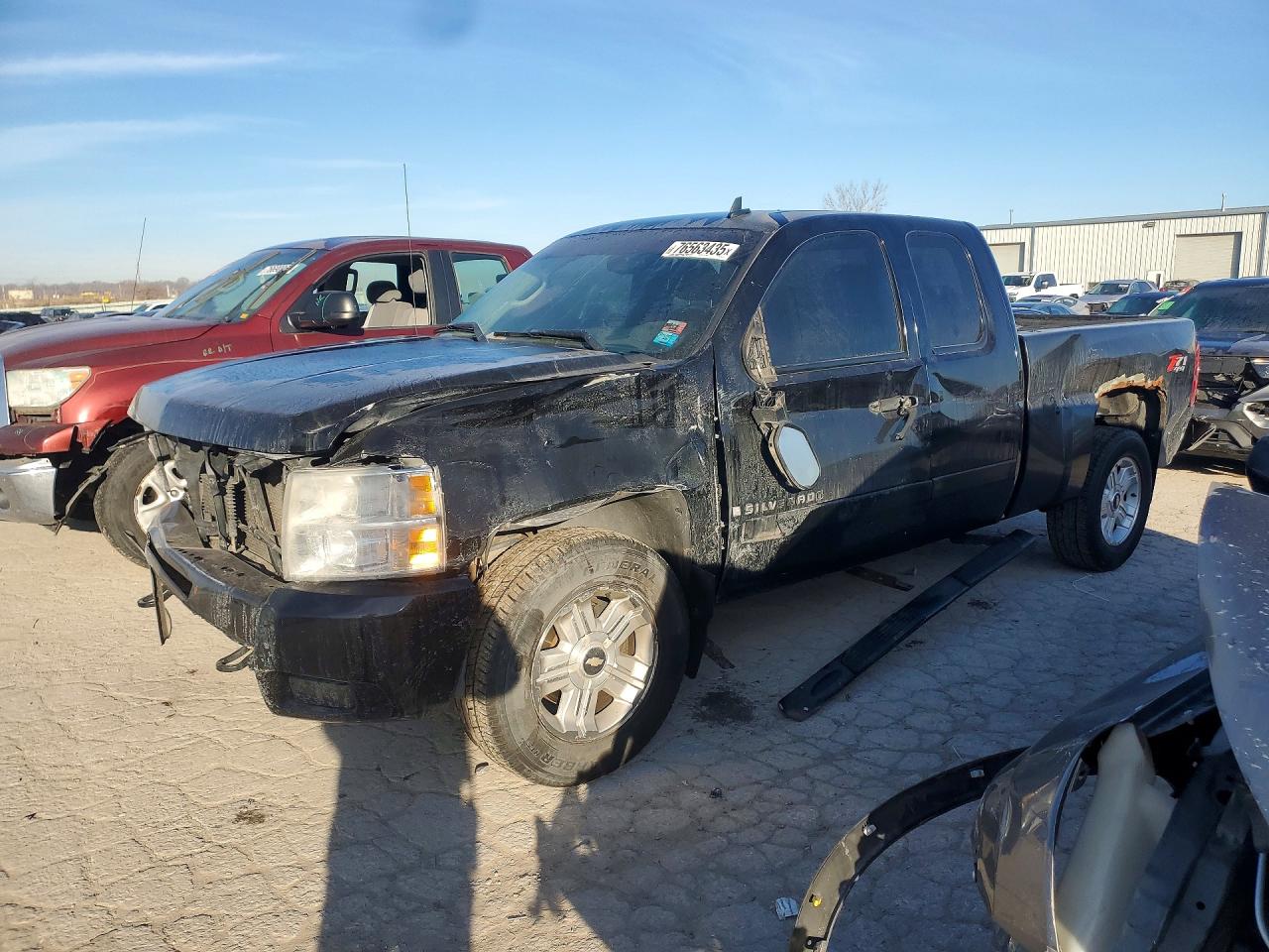 Salvage Chevrolet Silverado Image