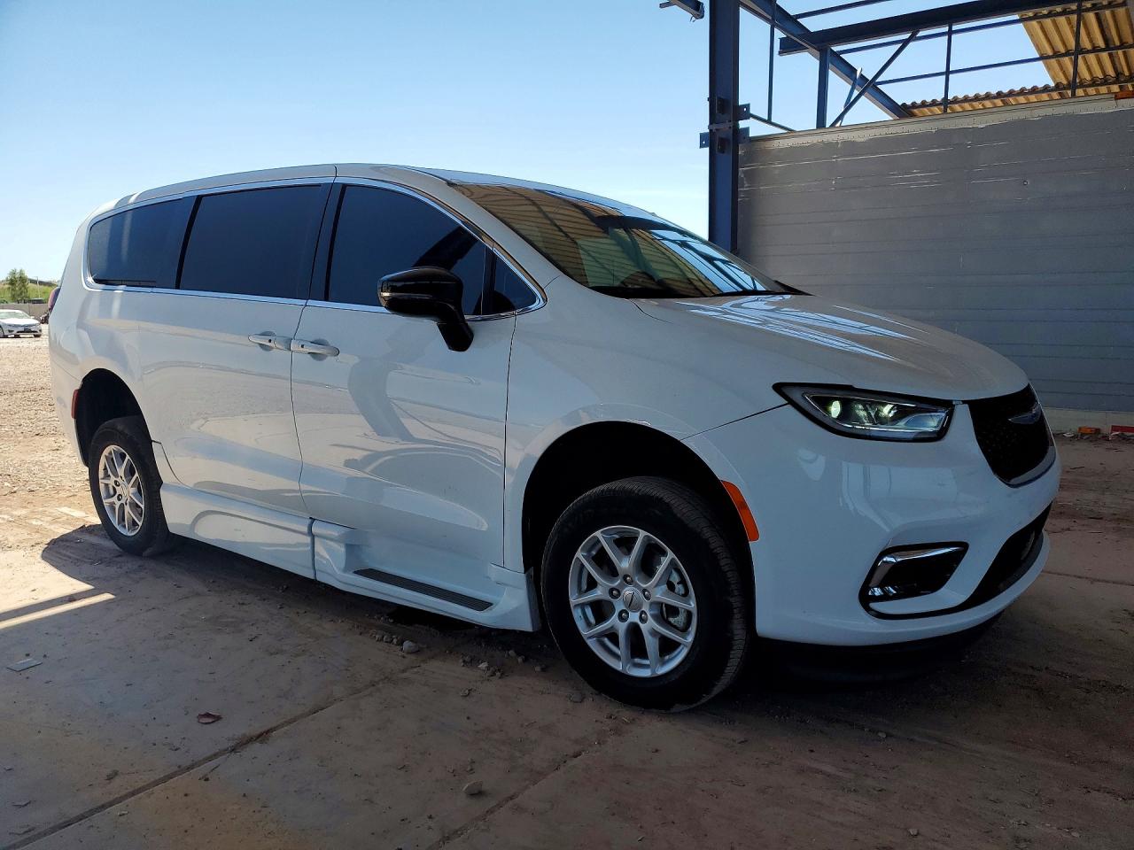 Chrysler Pacifica Touring L