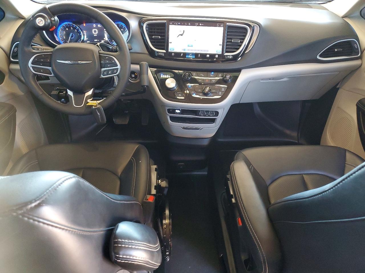Chrysler Pacifica Touring L
