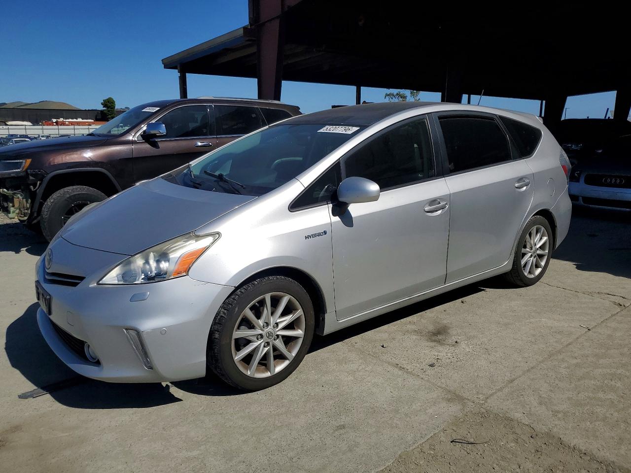 Salvage Toyota Prius Image